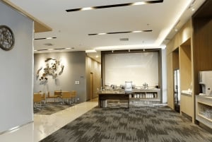 Bangkok: Don Mueang Airport Miracle Lounge Access