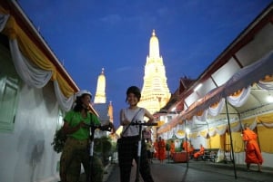 Bangkok: Excursão Noturna de E-Scooter com Comida de Rua Local
