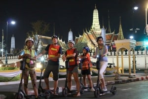 Bangkok: E-Scooter Nachttour mit lokalem Straßenessen