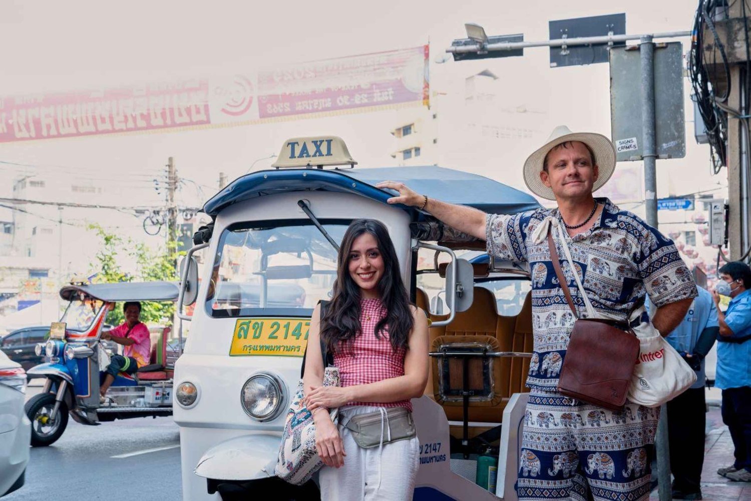 Tour elettrico di Bangkok con Tuk Tuk e gastronomico: Thonburi e Wang Lang