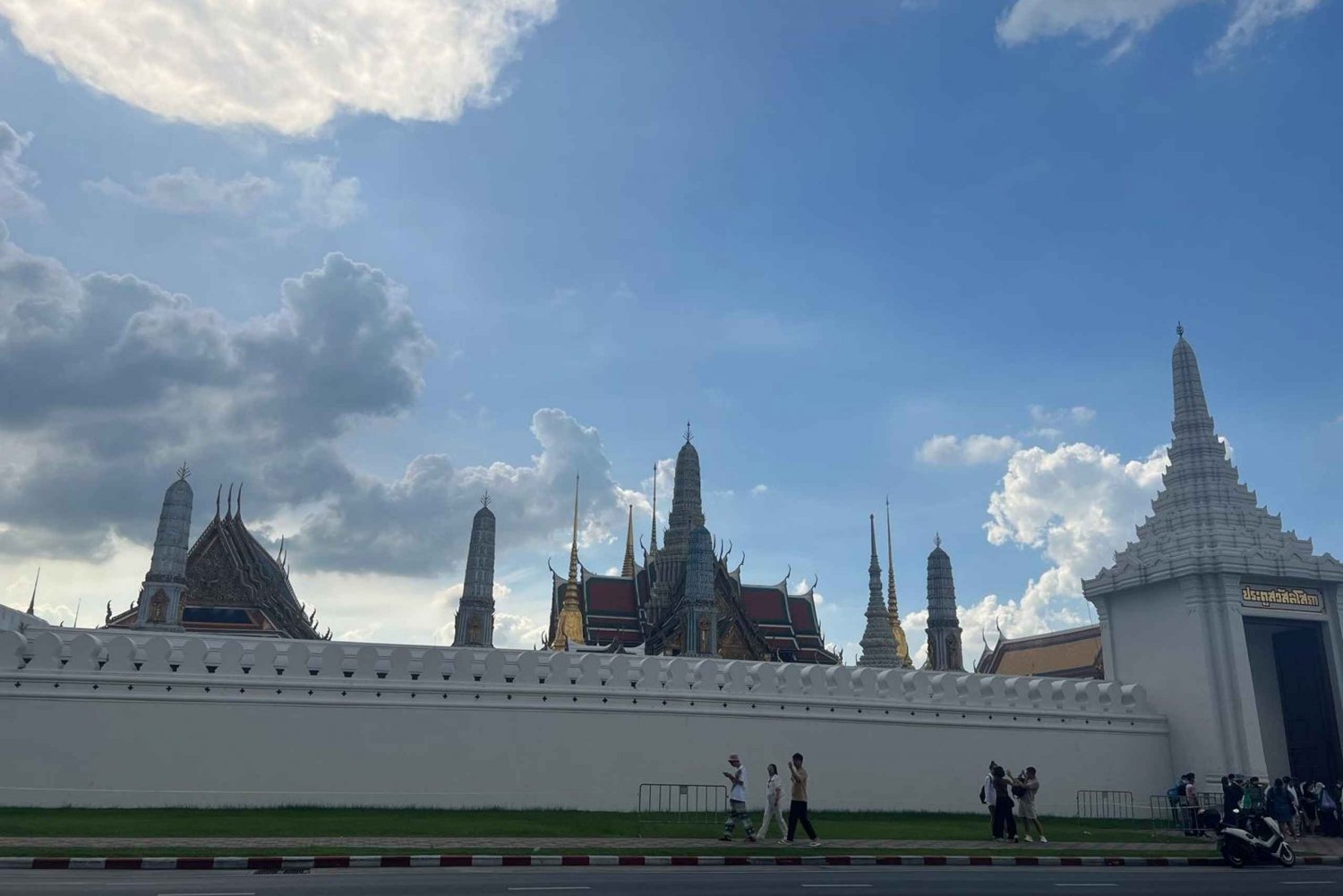 バンコク:現地ガイドによる電動トゥクトゥクツアー