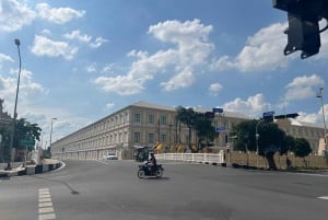 バンコク:現地ガイドによる電動トゥクトゥクツアー