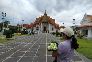 バンコク:現地ガイドによる電動トゥクトゥクツアー