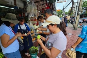 バンコク:現地ガイドによる電動トゥクトゥクツアー