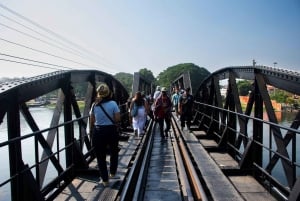 Bangkok: Erawan Falls och River Kwai privat dagsutflykt