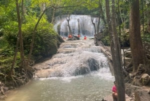 Erawan Wasserfälle & Phra That Höhle Tour: ab Bangkok