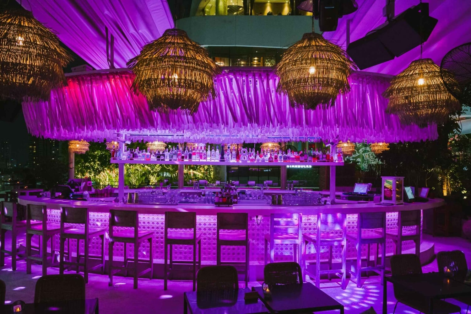 Bangkok: Escape Rooftop Bar på The Emquartier F&B-paket