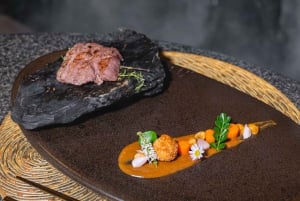 バンコクミスティの見事な滝の洞窟で高級料理