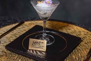 バンコクミスティの見事な滝の洞窟で高級料理