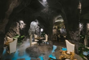 バンコクミスティの見事な滝の洞窟で高級料理