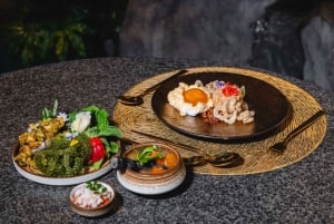 バンコクミスティの見事な滝の洞窟で高級料理