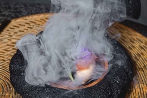 バンコクミスティの見事な滝の洞窟で高級料理