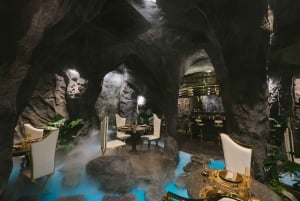 バンコクミスティの見事な滝の洞窟で高級料理