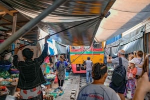 Bangkok: Flytende marked og jernbanemarked med henting på hotellet