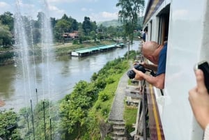 Bangkok: Floating Market, River Kwai, Railway Tour mit Mittagessen