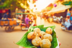 Bangkok: Mercato dei fiori e tour gastronomico serale in Tuk Tuk