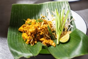 Bangkok: Mercato dei fiori e tour gastronomico serale in Tuk Tuk