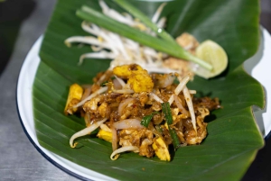 Bangkok: Mercado das flores e tour gastronómico noturno em Tuk Tuk