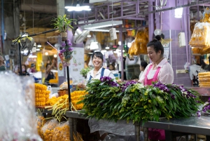 Bangkok: Mercado das flores e tour gastronómico noturno em Tuk Tuk