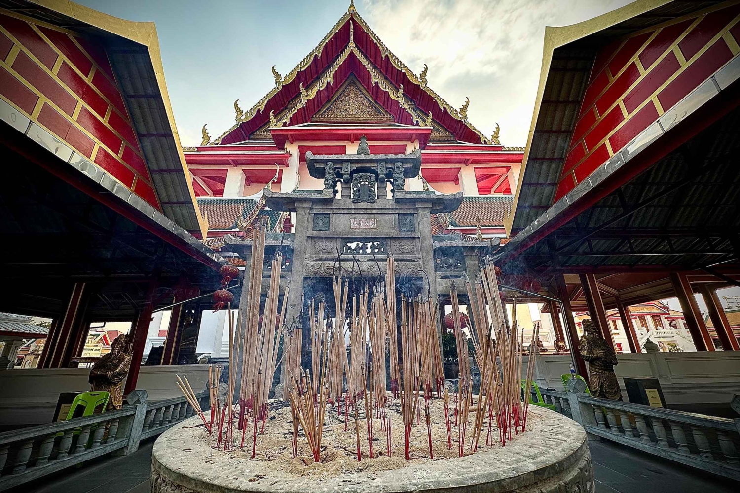 Bangkok: Flower Market, Heritage Short Tour with Thai Buffet