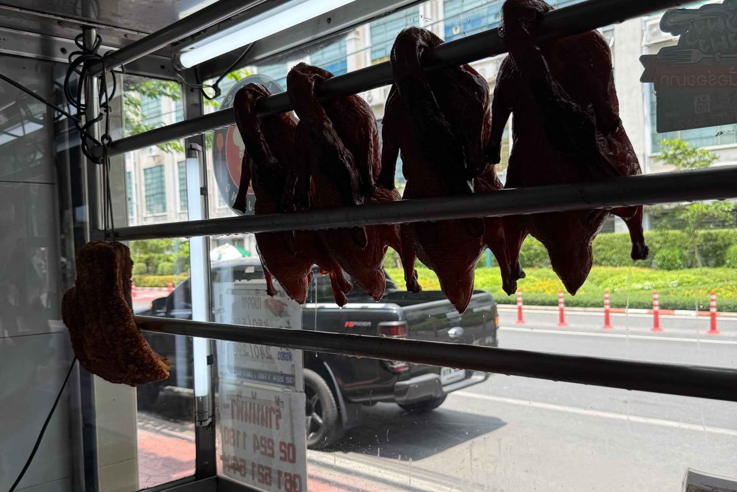 Bangkok: Giant Swing Street Food Tour with 14+ Local Dishes