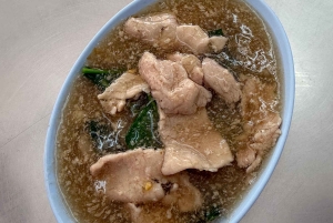 Bangkok: Giant Swing Street Food Tour with 14+ Local Dishes