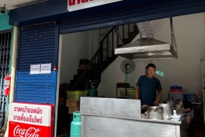 Bangkok: Giant Swing Street Food Tour with 14+ Local Dishes