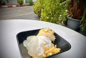 Bangkok: Giant Swing Street Food Tour with 14+ Local Dishes