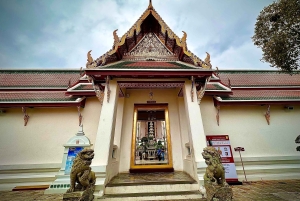 Bangkok: Giant Swing Street Food Tour with 14+ Local Dishes