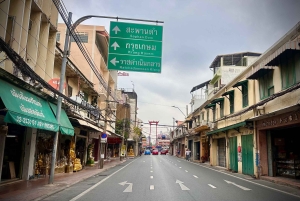 Bangkok: Giant Swing Street Food Tour with 14+ Local Dishes