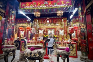 Bangkok: Giant Swing Street Food Tour with 14+ Local Dishes