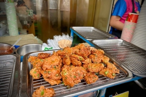 Bangkok: Giant Swing Street Food Tour with 14+ Local Dishes