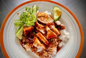 Bangkok: Giant Swing Street Food Tour with 14+ Local Dishes