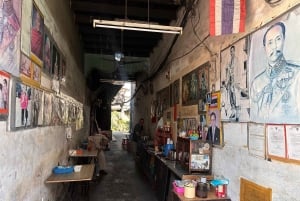 Bangkok: Giant Swing Street Food Tour with 14+ Local Dishes