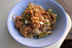 Bangkok: Giant Swing Street Food Tour with 14+ Local Dishes