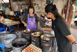 Bangkok: Giant Swing Street Food Tour with 14+ Local Dishes
