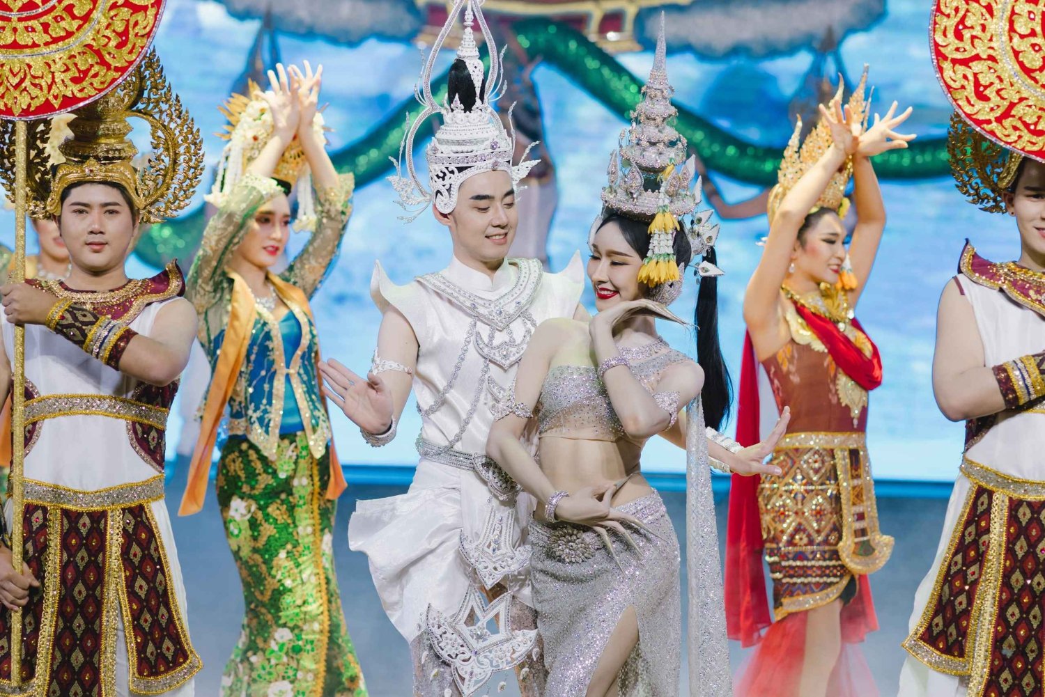 Bangkok: Golden Dome Cabaret Show Entry Ticket