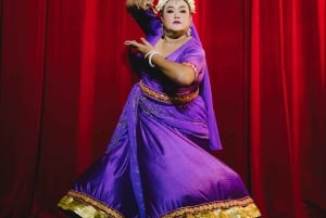 Bangkok: Golden Dome Cabaret Show Entry Ticket