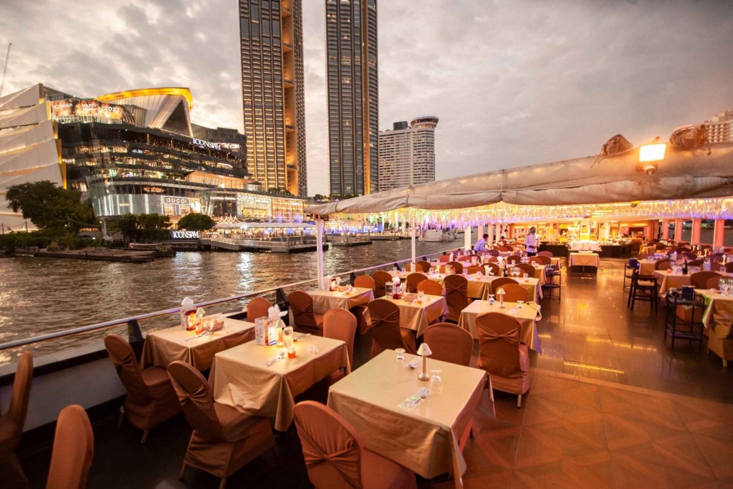 Bangkok: Cruzeiro com jantar no Grand Chao Phraya com show ao vivo