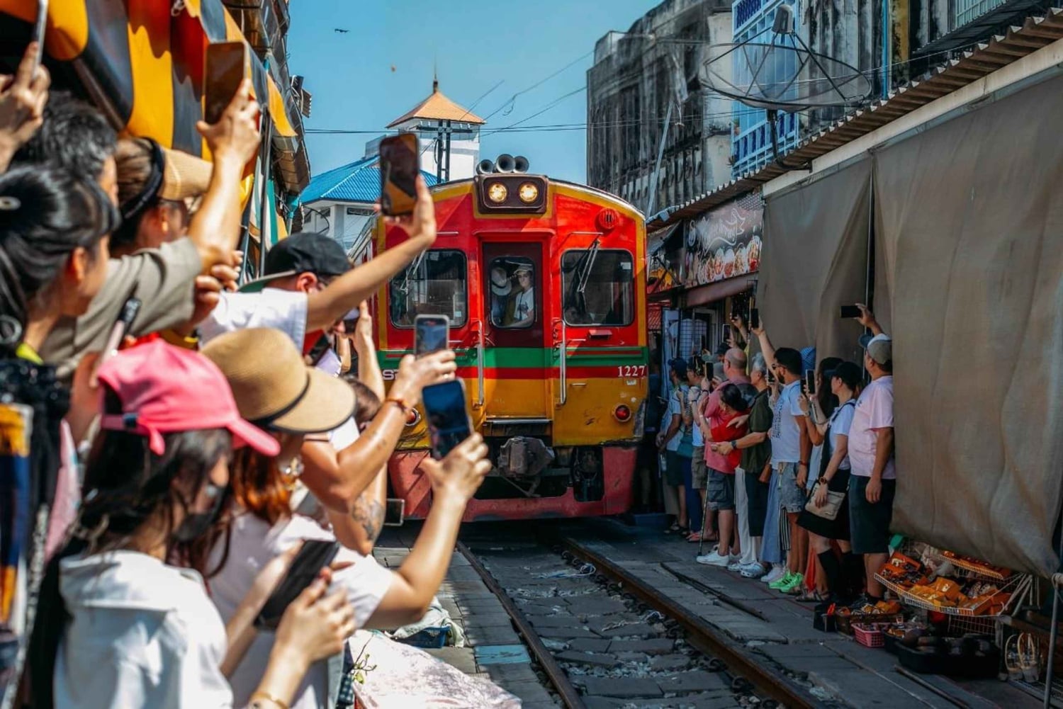 Бангкок: однодневная экскурсия по Большому дворцу и плавучему рынку с трансфером