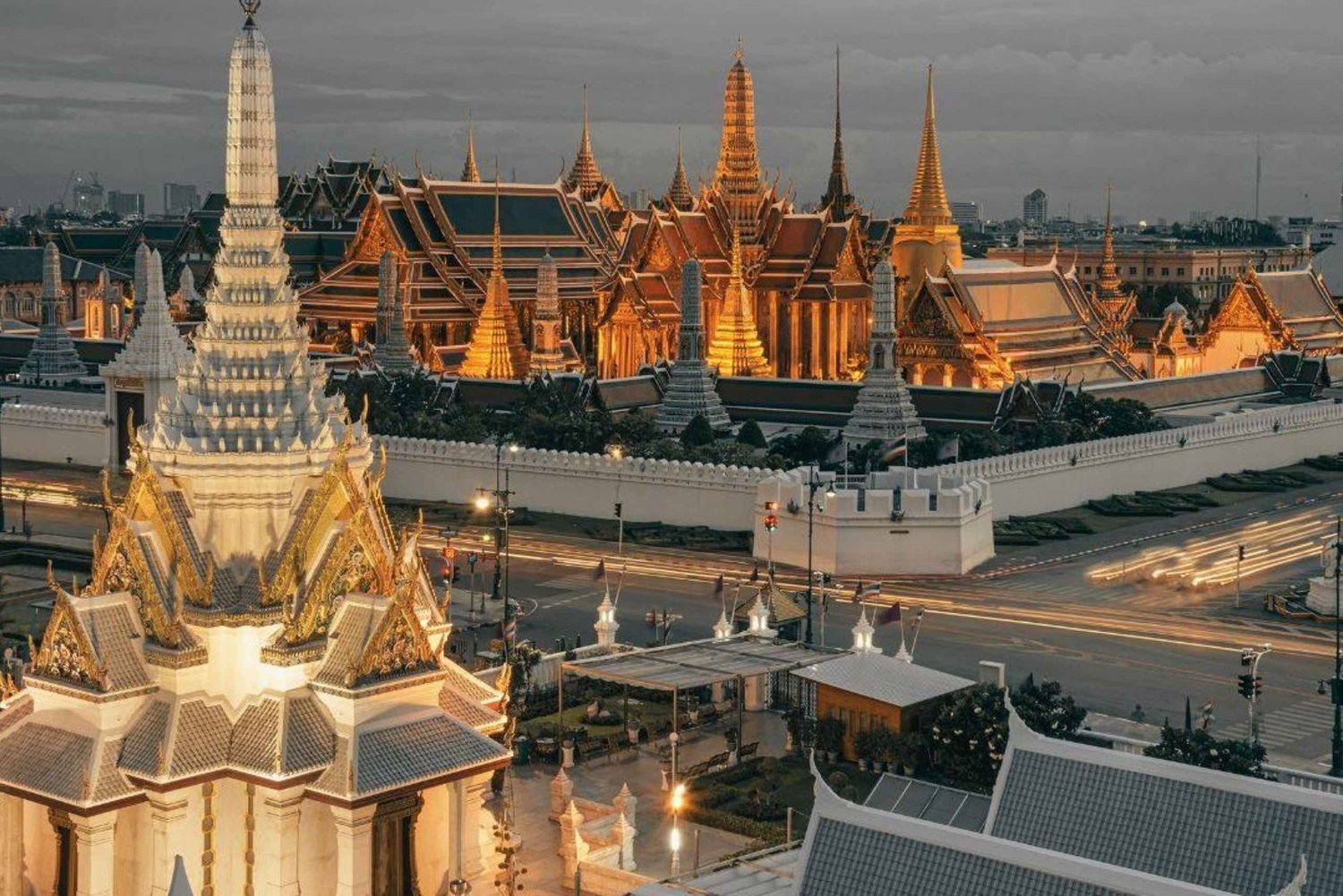 Bangkok: Grand Palace, Wat Phra Kaew, and Wat Trimit Tour