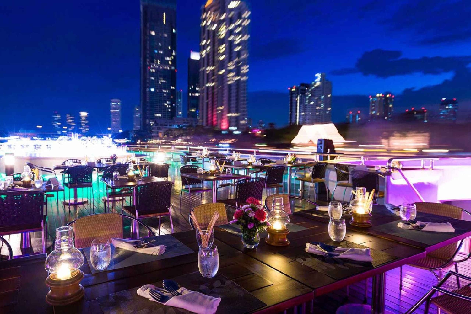 Bangkok: Rejs Grand Pearl Dinner Cruise z transferem do hotelu