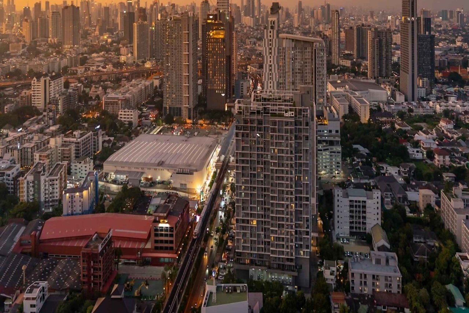 Bangkok: Gravity 87 Rooftop Lounge im Ramada Bangkok