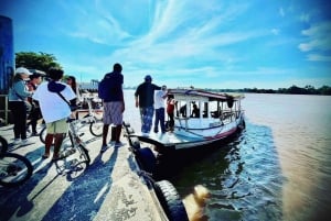 Bangkok: Green Oasis Guided Bike Tour with Boat Ride