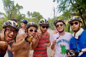 Bangkok: Green Oasis Guided Bike Tour with Boat Ride