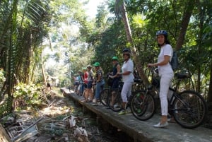 Bangkok: Green Oasis Guided Bike Tour with Boat Ride