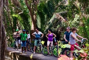 Bangkok: Green Oasis Guided Bike Tour with Boat Ride