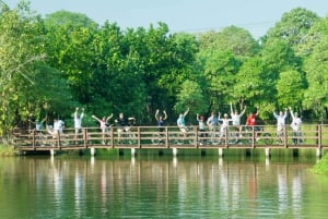 Bangkok: Green Oasis Guided Bike Tour with Boat Ride