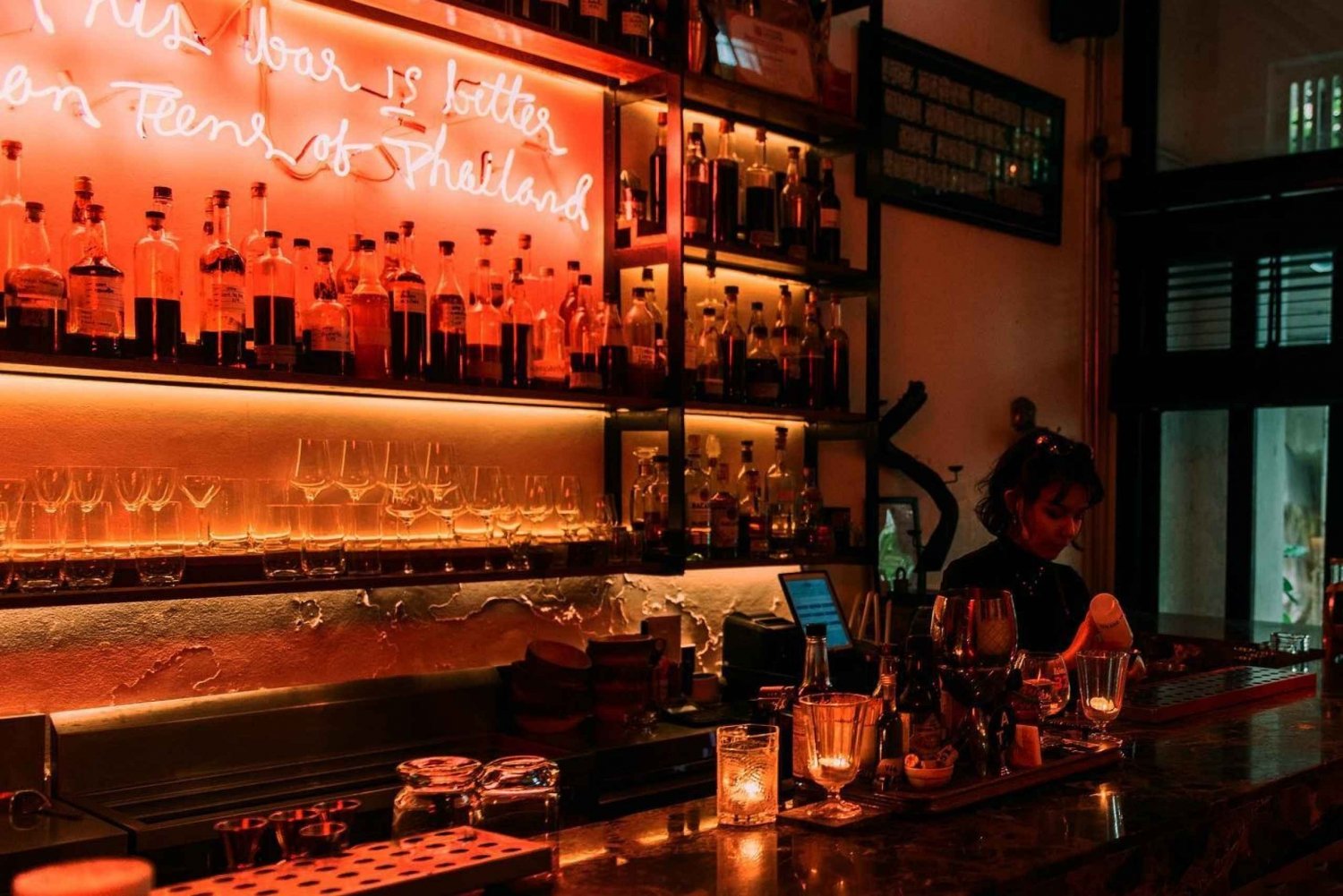 Bangkok : Visite guidée nocturne à la découverte des bars avec visite privée