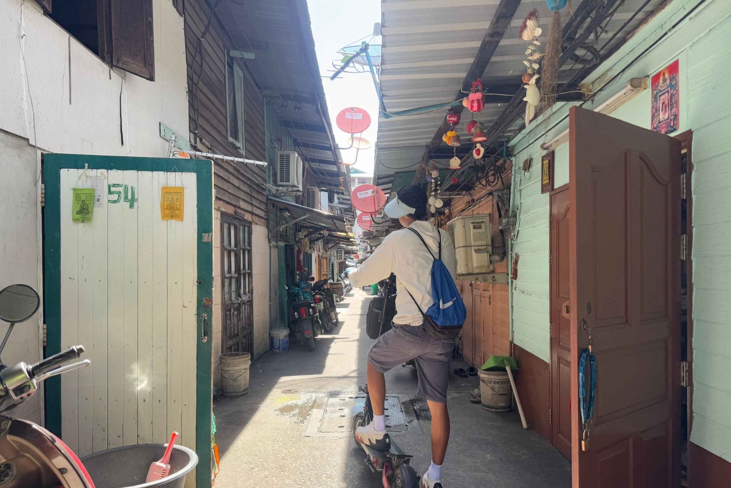 Bangkok: tour guiado de scooter elétrica aos templos e à margem do rio